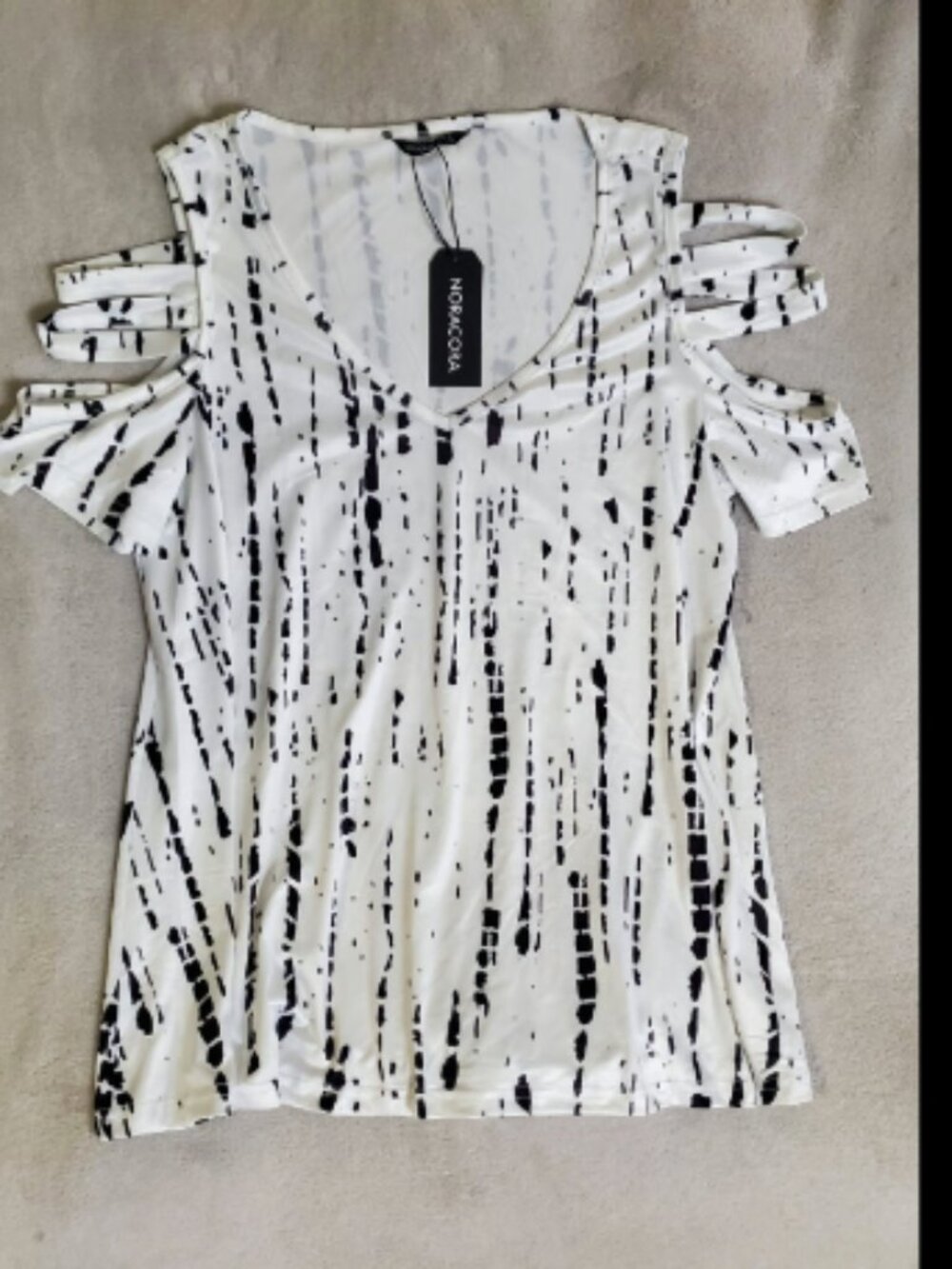 Noracora NWT Loose Geometric Tee Peekaboo Shoulder